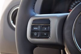 2013款Jeep指南者2.0L运动版到店实拍