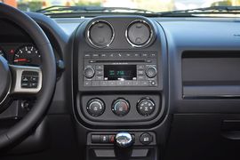 2013款Jeep指南者2.0L运动版到店实拍