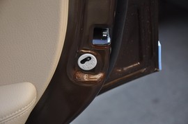 2013款起亚索兰托2.4L舒适版7座
