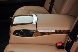 2013款宝马740Li豪华型