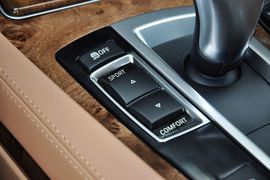 2013款宝马740Li豪华型