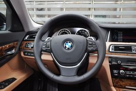 2013款宝马740Li豪华型