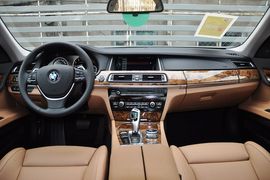 2013款宝马740Li豪华型
