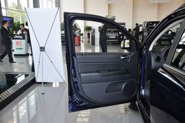 2013款Jeep指南者2.4L都市版