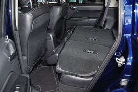 2013款Jeep指南者2.4L都市版