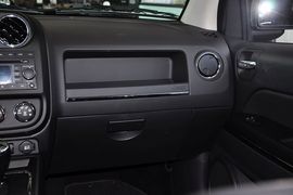 2013款Jeep指南者2.4L都市版