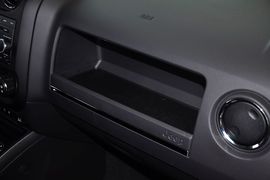 2013款Jeep指南者2.4L都市版