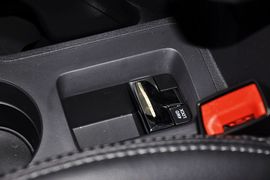 2013款Jeep指南者2.4L都市版