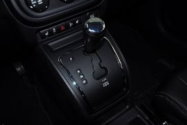 2013款Jeep指南者2.4L都市版