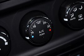2013款Jeep指南者2.4L都市版
