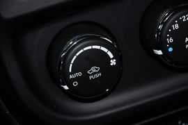 2013款Jeep指南者2.4L都市版