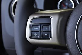 2013款Jeep指南者2.4L都市版