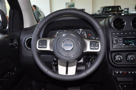2013款Jeep指南者2.4L都市版