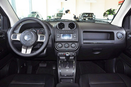 2013款Jeep指南者2.4L都市版