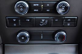 2013款福特野马V6