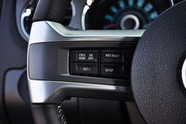 2013款福特野马V6