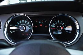2013款福特野马V6