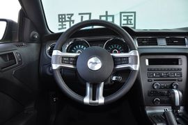 2013款福特野马V6