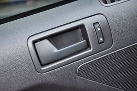 2013款福特野马V6