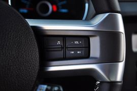 2013款福特野马V6