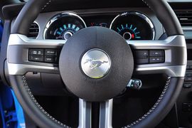 2013款福特野马V6