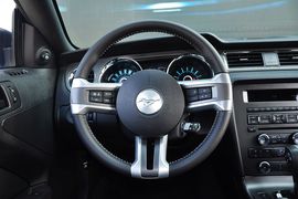 2013款福特野马V6