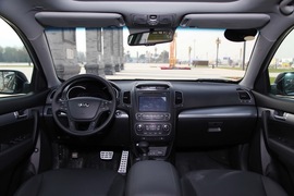2013款起亚索兰托2.4L外出试驾实拍