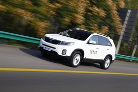 2013款起亚索兰托2.4L外出试驾实拍