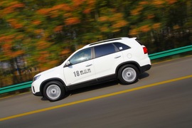 2013款起亚索兰托2.4L外出试驾实拍