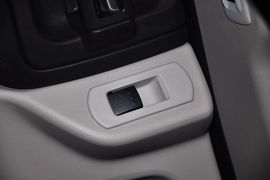 2013款马自达MAZDA8