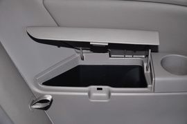 2013款马自达MAZDA8