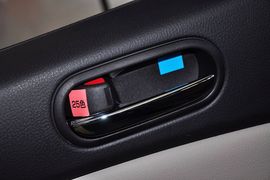 2013款马自达MAZDA8