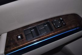 2013款马自达MAZDA8
