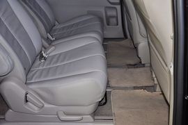 2013款马自达MAZDA8