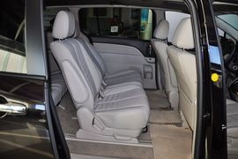 2013款马自达MAZDA8