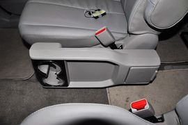 2013款马自达MAZDA8