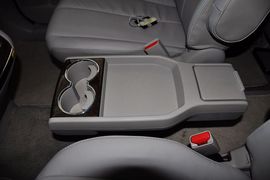 2013款马自达MAZDA8