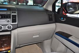 2013款马自达MAZDA8