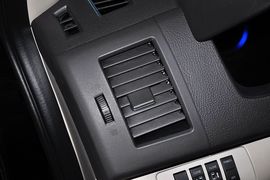 2013款马自达MAZDA8