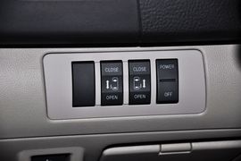 2013款马自达MAZDA8