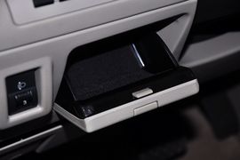 2013款马自达MAZDA8