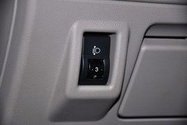 2013款马自达MAZDA8