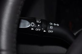 2013款马自达MAZDA8