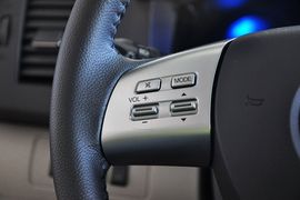 2013款马自达MAZDA8