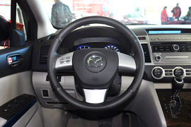 2013款马自达MAZDA8