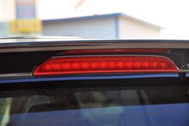 2013款马自达MAZDA8
