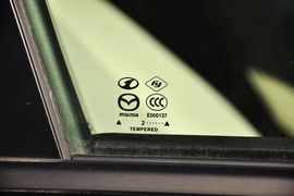 2013款马自达MAZDA8