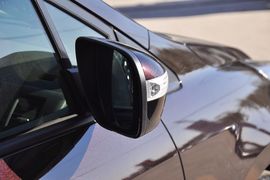 2013款马自达MAZDA8