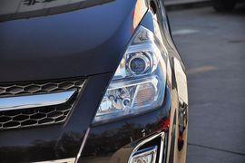 2013款马自达MAZDA8