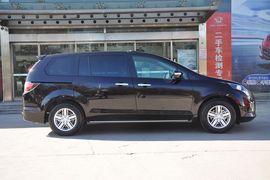 2013款马自达MAZDA8